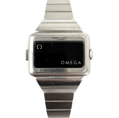 Lot 480a - An Omega 'Time Computer' digital quartz gentleman's stainless steel bracelet wristwatch.