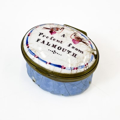 Lot 38 - A late 18th century South Staffordshire or Battersea enamel patch box