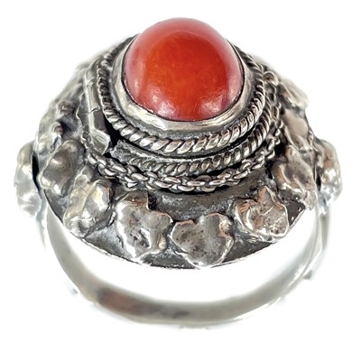 Lot 41 - An 800 silver coral set locket ring.