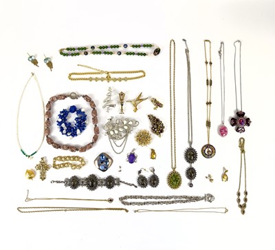 Lot 300 - A quantity of costume jewellery.