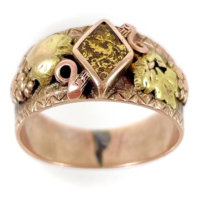 Lot 118 - A rare 19th century rose gold Gilpin County Colorado bi-colour miners ring.