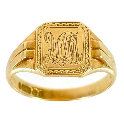 Lot 167 - A 1950's 9ct gold gentleman's signet ring.