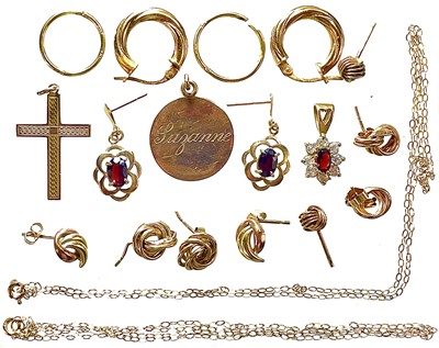 Lot 71 - A selection of 9ct gold.