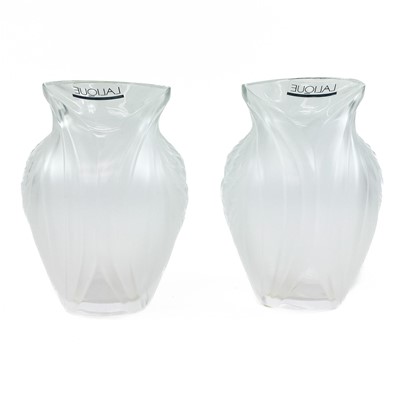 Lot 927 - A pair of Lalique glass vases, Pavie.