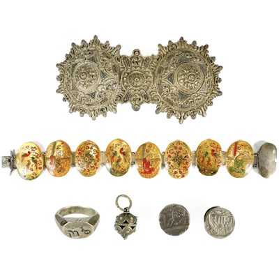 Lot 115 - A selection of Eastern jewellery.