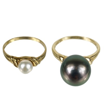 Lot 10 - A 9ct Tahitian cultured pearl ring by Gemporia.