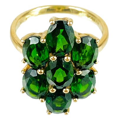 Lot 70 - A contemporary 9ct chrome diopside set seven stone ring by Gemporia.