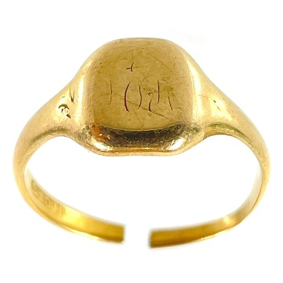 Lot 186 - A high purity gold (tests 14ct) ladies signet ring.