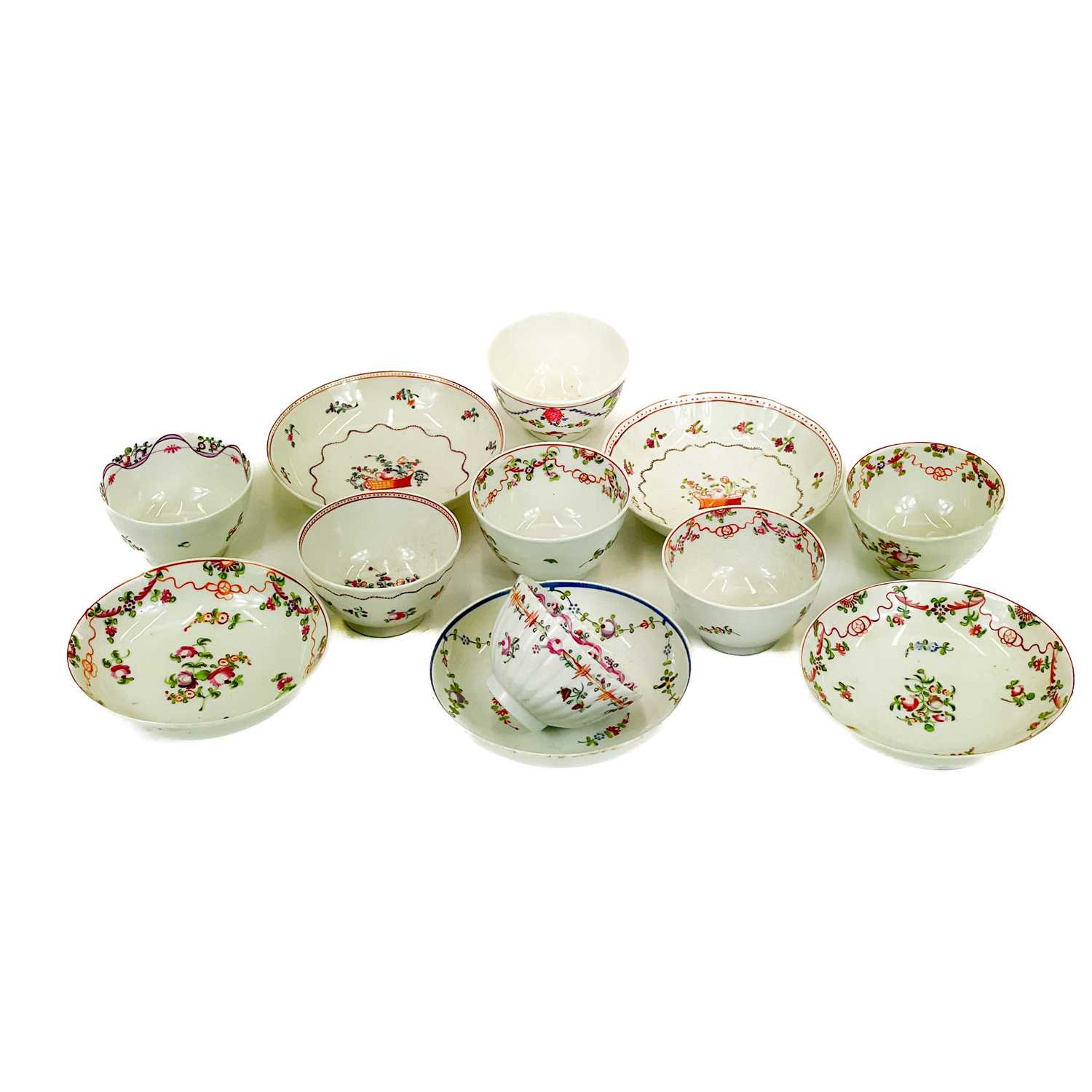 Lot 815 - 18th century and later English and Chinese porcelain tea bowls and saucers.