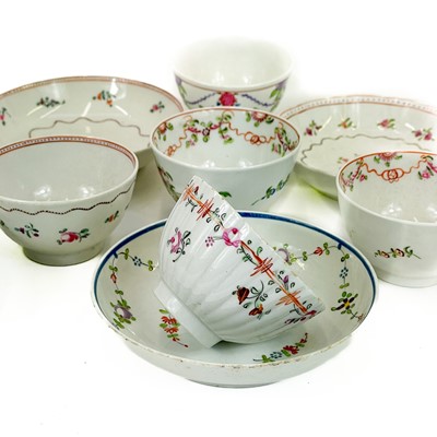 Lot 815 - 18th century and later English and Chinese porcelain tea bowls and saucers.