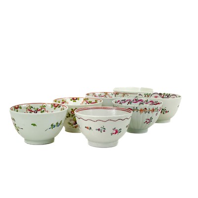 Lot 815 - 18th century and later English and Chinese porcelain tea bowls and saucers.