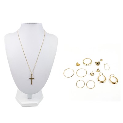 Lot 162 - A selection of 9ct gold jewellery.