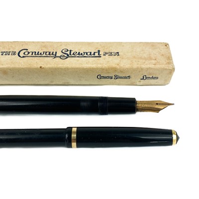 Lot 320 - A Parker Maxima Duofold fountain pen with 14ct knib.