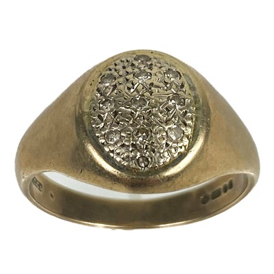 Lot 173 - A 9ct diamond set gentleman's signet ring.