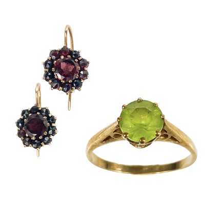 Lot 149 - A pair of 9ct gold garnet set cluster earrings.