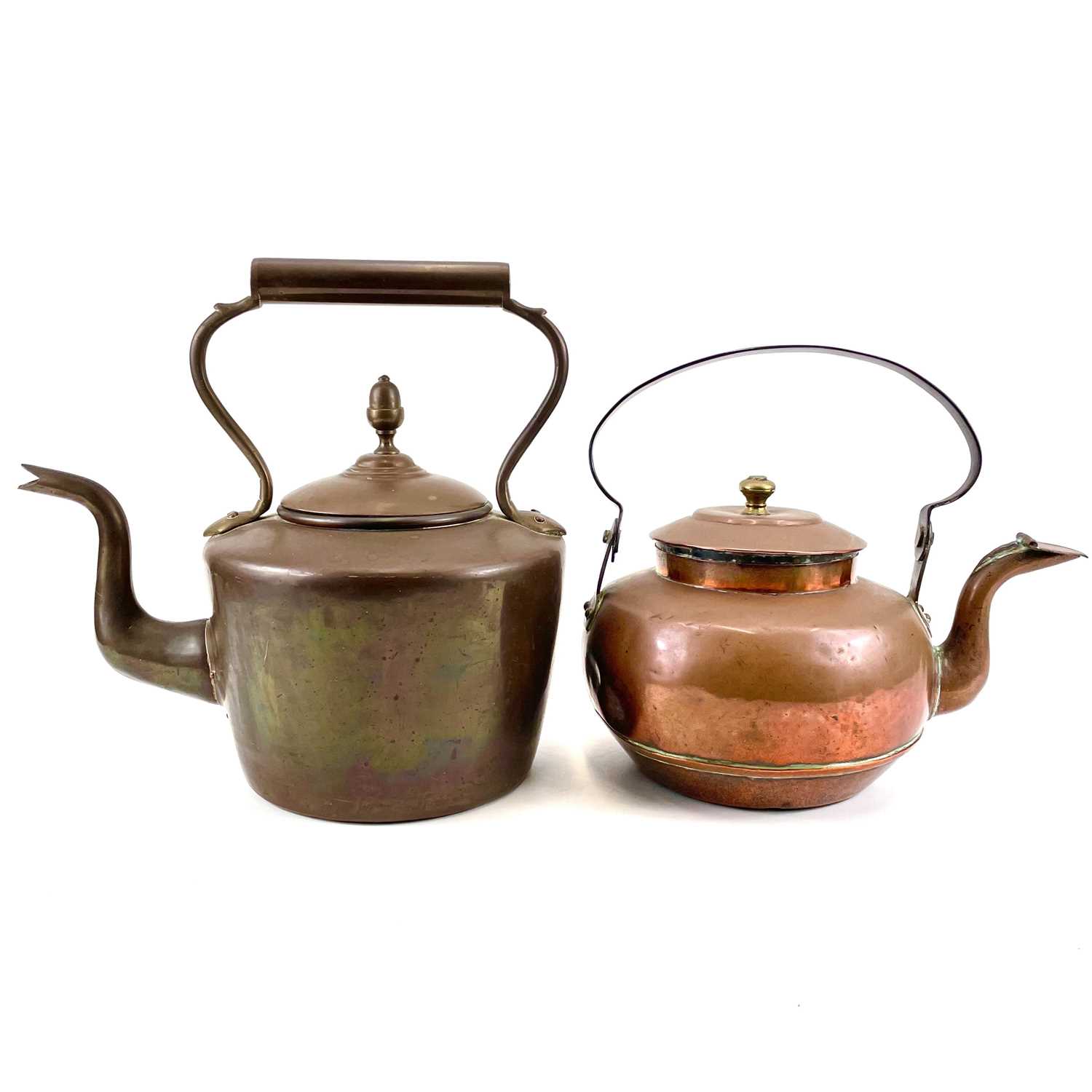 Lot 245 - A large copper kettle and lid with acorn finial.