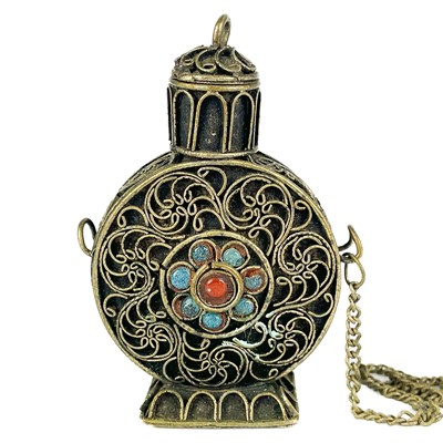 Lot 221 - A Sino-Tibetan silver filigree scent bottle