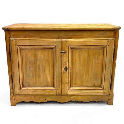 Lot 172 - A French pine buffet.