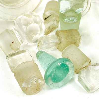 Lot 910 - A glass muller, with a ground base, and a pestle and mortar.