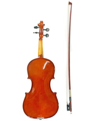 Lot 88 - An Alfred Stingl by Hofner violin and bow.
