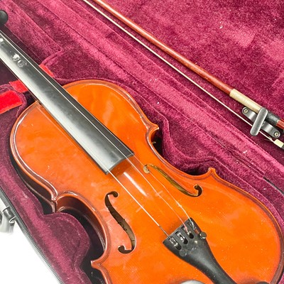 Lot 88 - An Alfred Stingl by Hofner violin and bow.