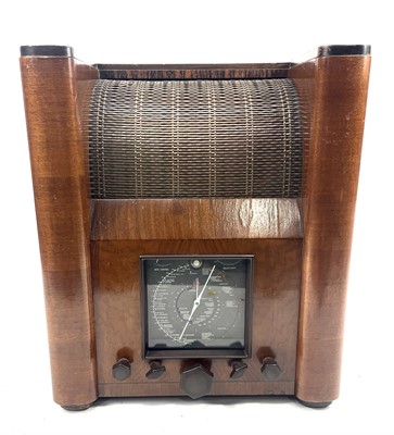 Lot 257 - A 1930s R.G.D model 925 valve radio receiver.