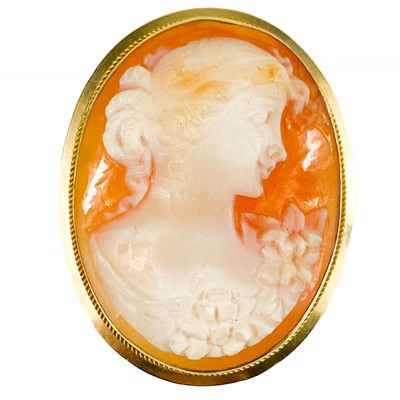 Lot 225 - An 18ct gold mounted carved shell cameo brooch pendant.