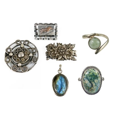 Lot 290 - Five silver jewellery items.