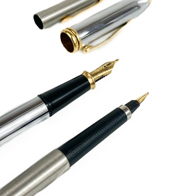 Lot 316 - A Parker fountain pen with yellow metal nib.