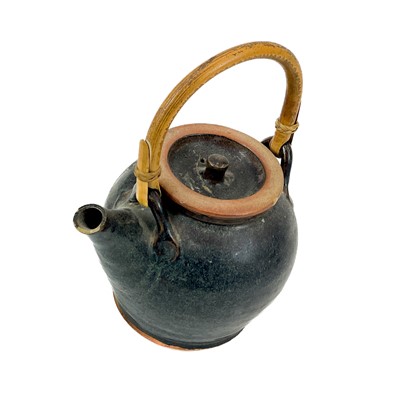 Lot 914 - Richard BATTERHAM (1936-2021) A pottery teapot and cover.