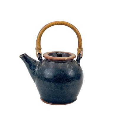 Lot 914 - Richard BATTERHAM (1936-2021) A pottery teapot and cover.