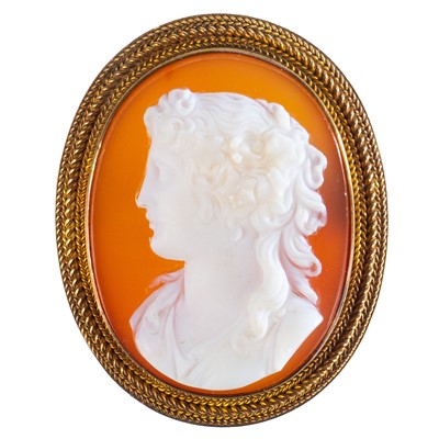 Lot 158 - A fine early 19th century Italian gold mounted sardonyx carved cameo brooch.