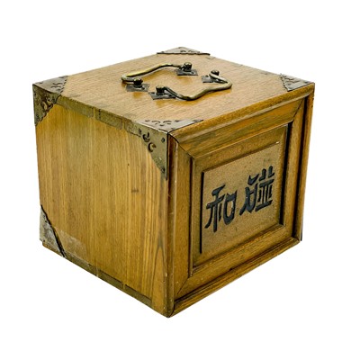 Lot 88 - A bamboo mahjong set.