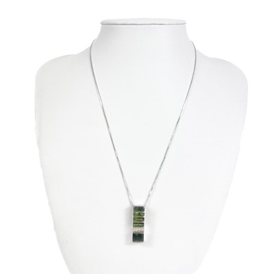 Lot 128 - A contemporary 18ct white gold diamond and tsavorite garnet set pendant necklace by H Stern.