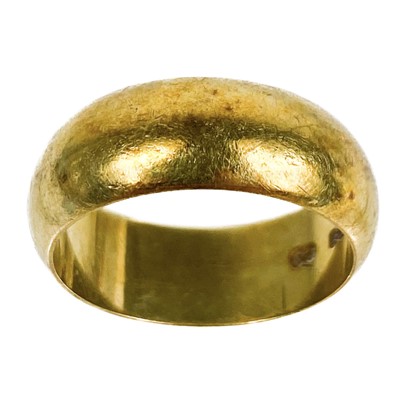 Lot 84 - A 9ct D-section band ring.