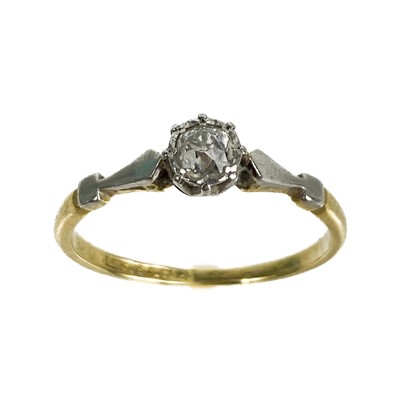 Lot 103 - An 18ct and platinum diamond solitaire ring.