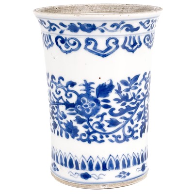 Lot 572 - A Chinese blue and white porcelain jar, late Kangxi, early 18th century.