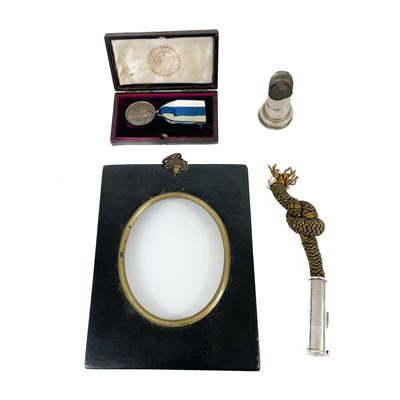 Lot 449 - Various items to include a Silver trench tinder lighter.