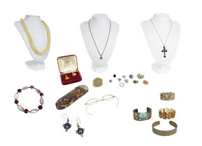 Lot 116 - A collection of costume jewellery.