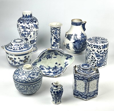 Lot 266 - Nine various Chinese blue and white porcelain items, 18th/19th century