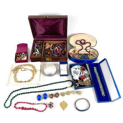 Lot 282 - A box of costume jewellery.