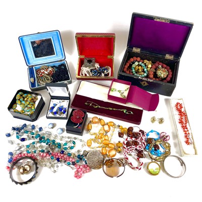 Lot 281 - A box of costume jewellery.