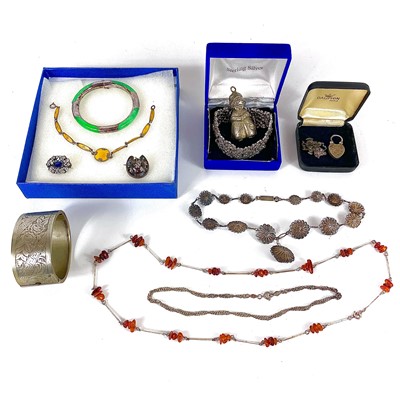 Lot 299 - A collection of silver and white metal jewellery.