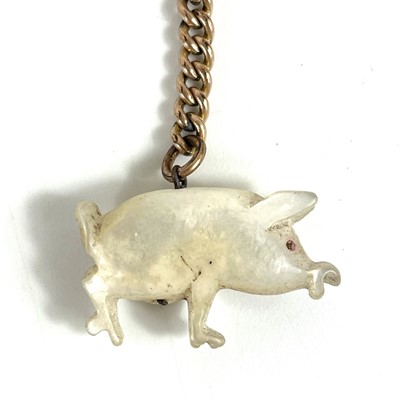 Lot 302 - A selection of gold plated wares.