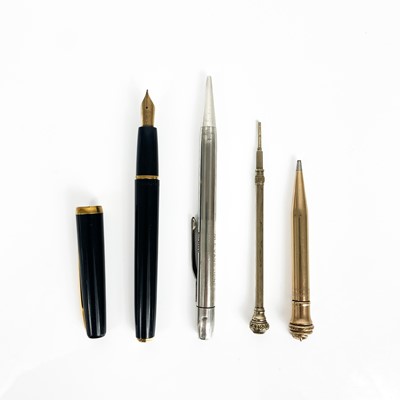 Lot 325 - A Waterman's fountain pen with 18ct gold knib.