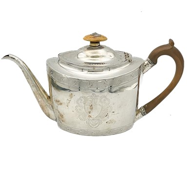 Lot 164 - A George III silver teapot by Thomas Wallis II.