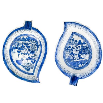 Lot 274 - Two Chinese export blue and white porcelain leaf shaped pickle dishes, Qianlong period.