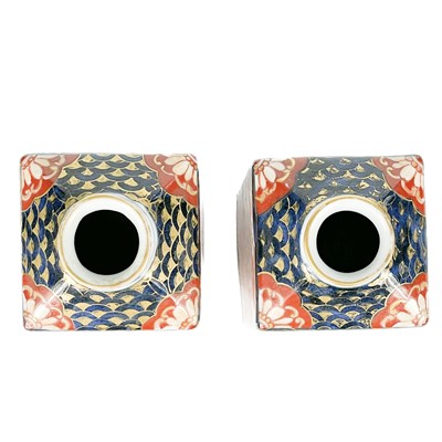 Lot 290 - A pair of Chinese Imari porcelain flasks, 18th/19th century.