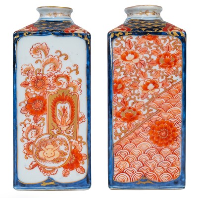 Lot 290 - A pair of Chinese Imari porcelain flasks, 18th/19th century.