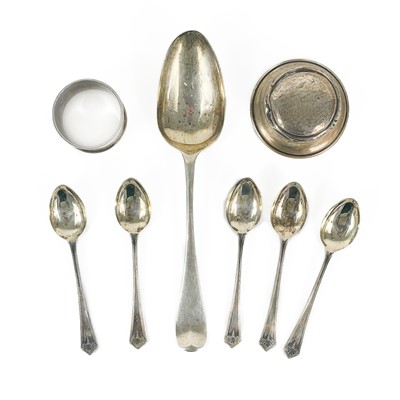 Lot 151 - A selection of silver.